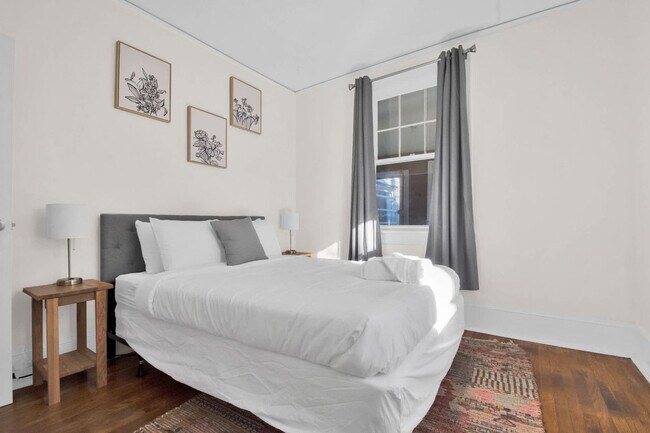 Building Photo - 424 Pearl St