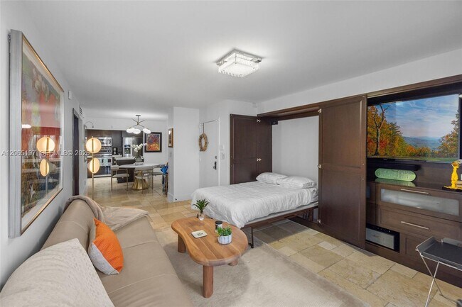 Building Photo - 2625 Collins Ave