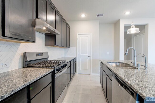 Building Photo - 12355 Summerbrook Dr