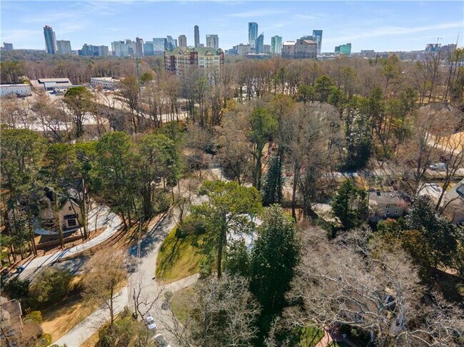 Building Photo - 130 Putnam Cir NE