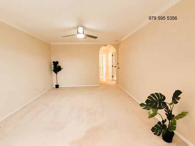 Building Photo - 8504 Young Ln