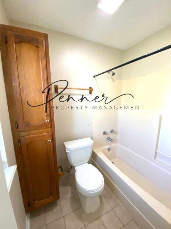 Building Photo - 304 NE Austin St