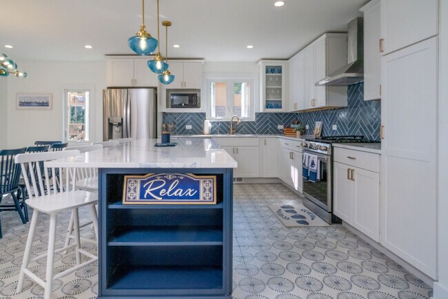 Building Photo - 184 Grand Ave