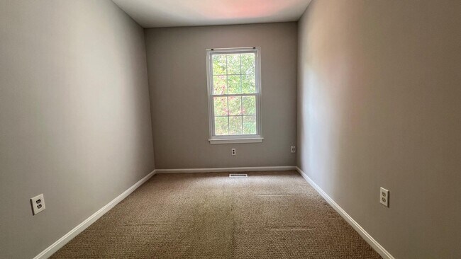 Building Photo - 5808 Waterdale Ct