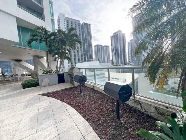 Building Photo - 888 Biscayne Blvd