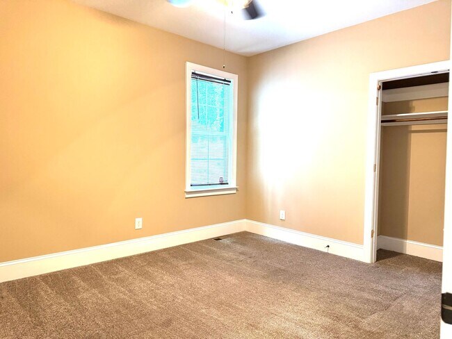 Building Photo - 3658 Pleasants Ridge Dr