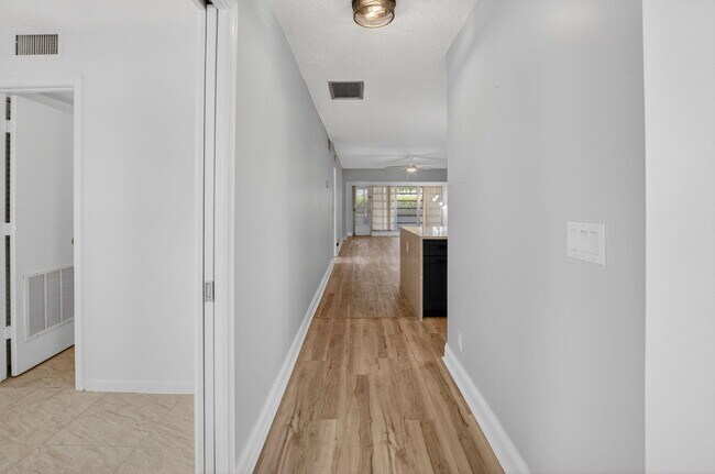Building Photo - 2401 Del-Aire Blvd