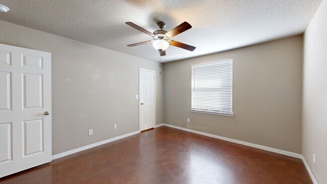 Building Photo - 1705 Aztec Trce