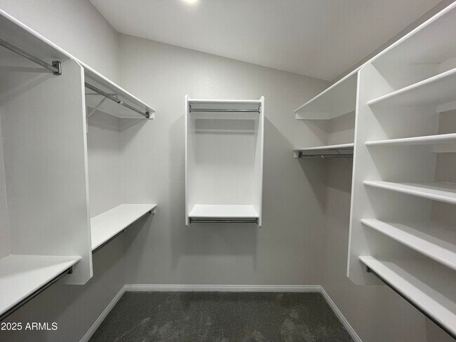 Building Photo - 841 E Lovegrass Dr
