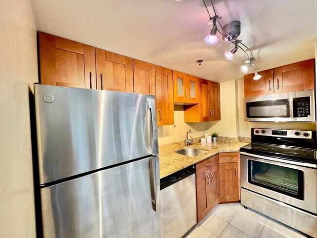 Building Photo - $500 Off First Month's Rent!!!! Charming One-Bedroom near Downtown Seattle!!!
