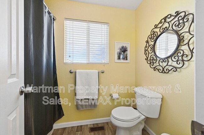 Building Photo - 2240 Whale Point