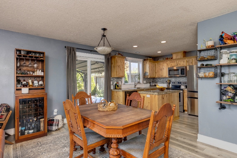 Building Photo - 1026 E 15th St