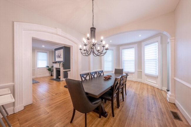 Building Photo - 139 W 4th Ave