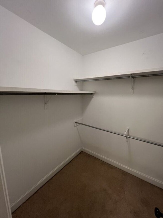 Building Photo - Charming 3-bedroom 2-bathroom in South Burbank Neighborhood!