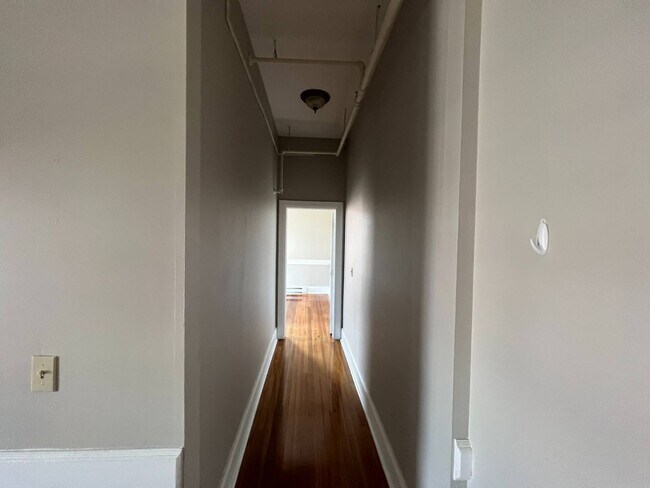 Building Photo - 5 Broadway