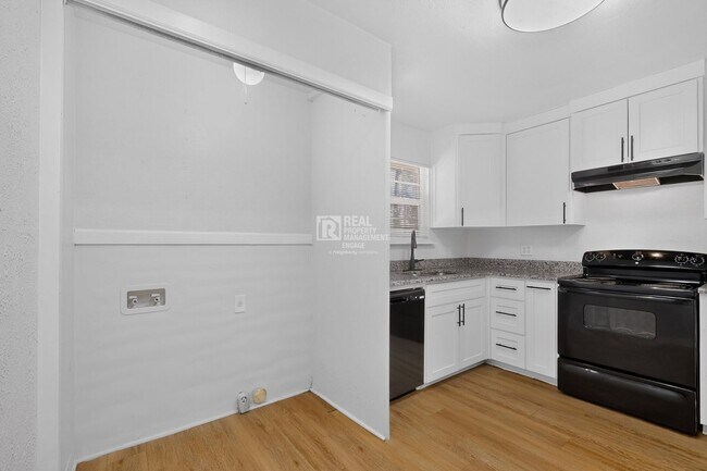 Building Photo - 1809 W Sanford St