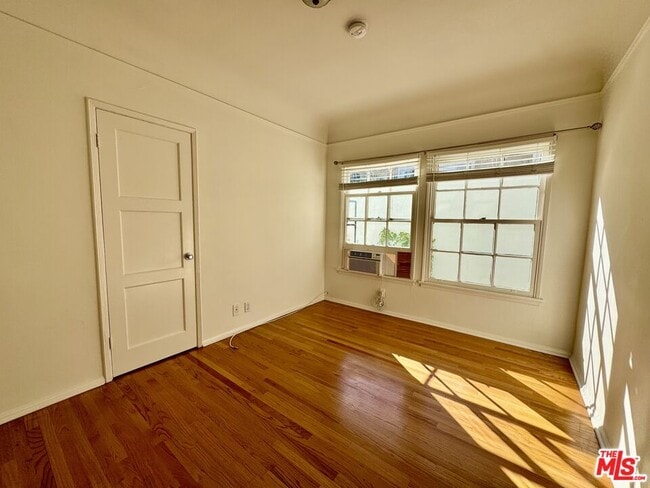 Building Photo - 9010 Burton Way