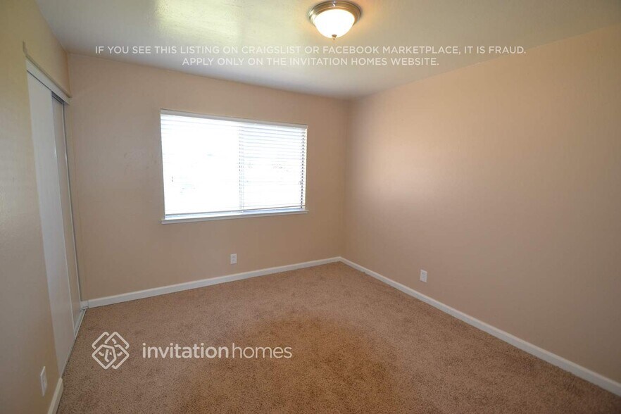 Building Photo - 10471 Reymouth Ave
