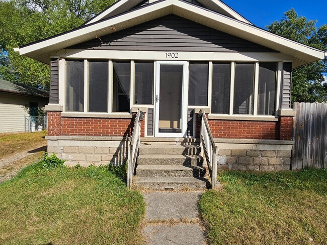 Building Photo - 1902 Wyoming Ave SW