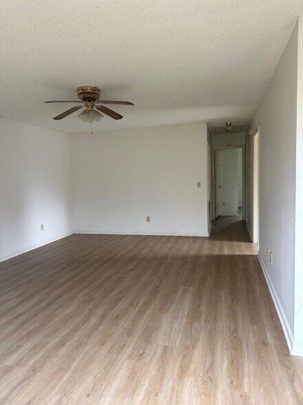 Living Room - Richmond Road Apartments