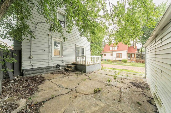 Building Photo - 2145 W 100th St