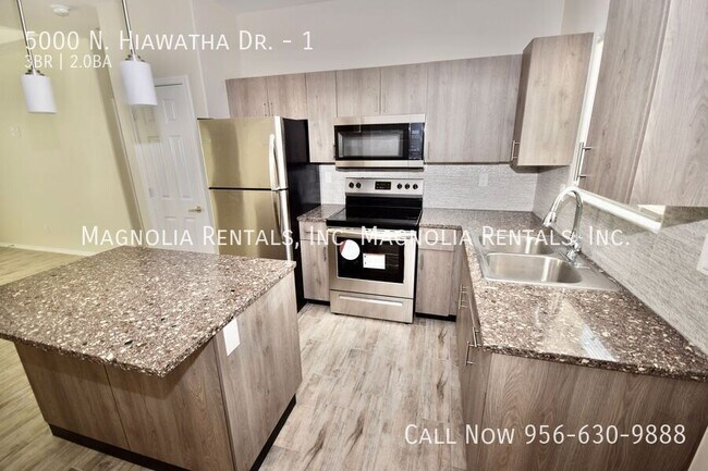 Building Photo - 5000 N Hiawatha Dr