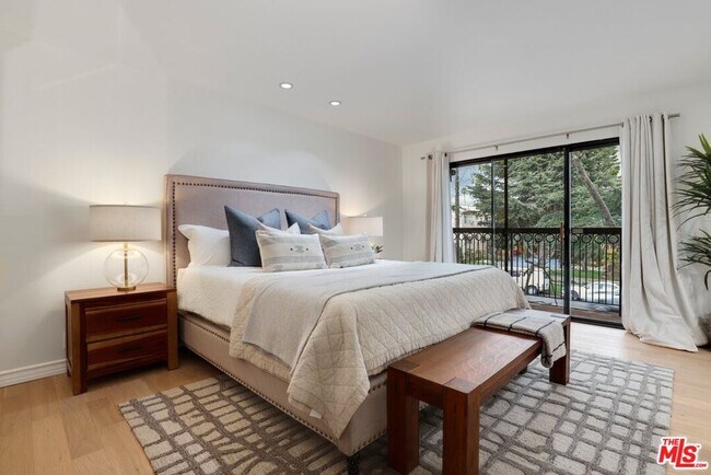 Building Photo - 848 Lincoln Blvd