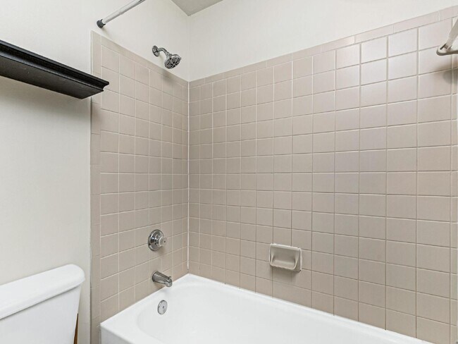 Building Photo - Don't miss out on this amazing 2 bedroom, ...