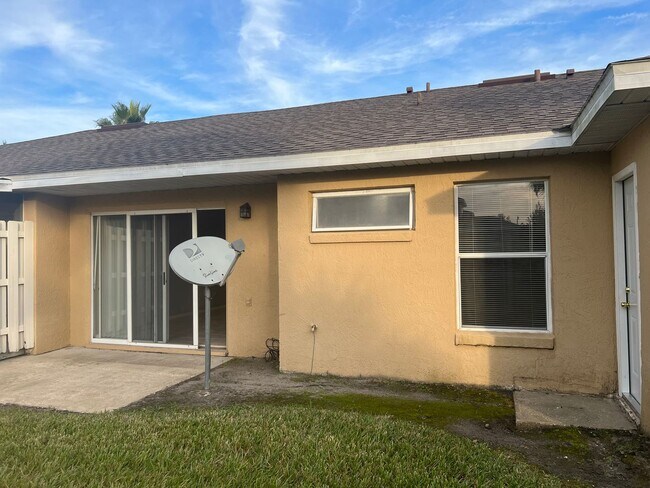 Building Photo - 2/2 Villa at Osceola Parkway! Available Now!