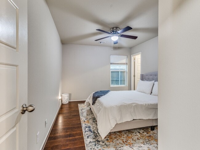 Building Photo - 2606 W Baton Rouge Pl