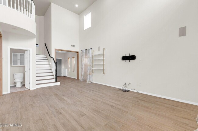 Building Photo - 2040 W Kathleen Rd