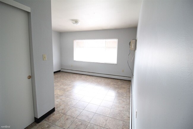 Building Photo - 356 E Duncan St