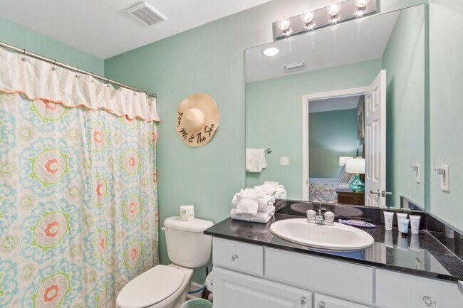 Building Photo - 365 E Beach Blvd