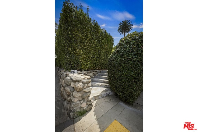 Building Photo - 201 S Ave 55