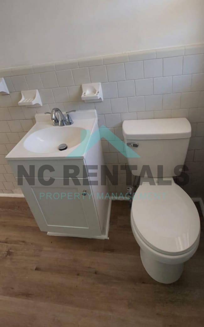 Building Photo - 1332 Proctor St