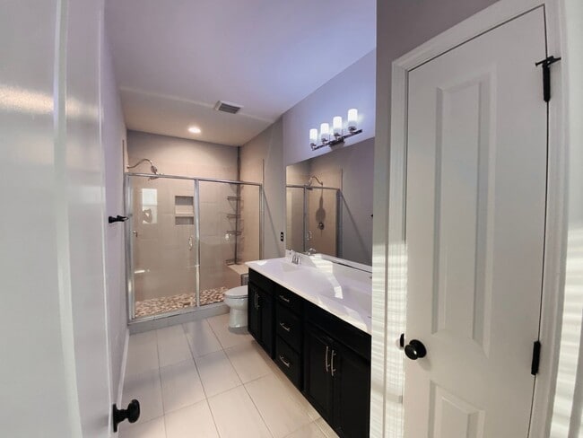 Building Photo - Immaculate Hillsborough Townhome