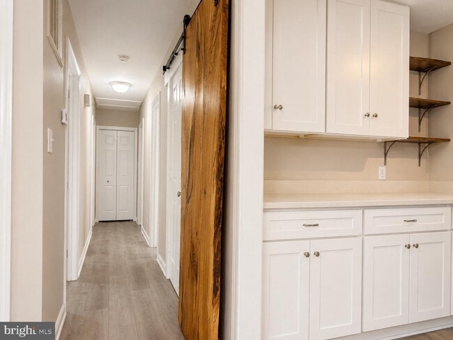 Building Photo - 15 English Oak Cir