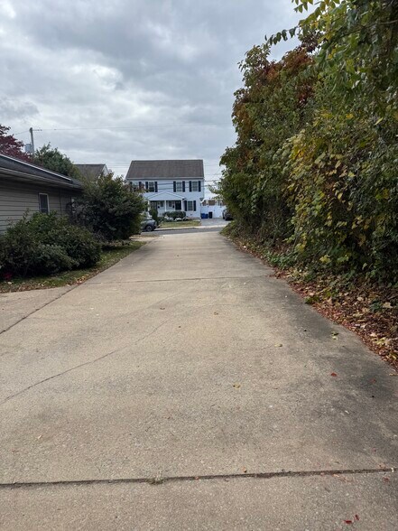 Building Photo - 251 Davis Ave