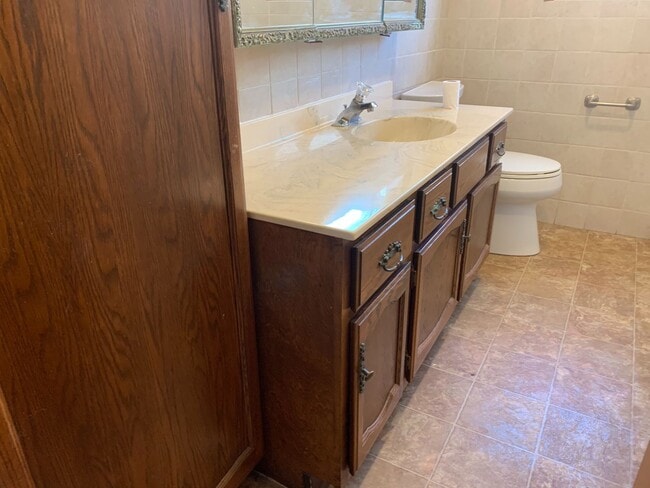 Building Photo - 5 Bedroom Across from NDSU!!