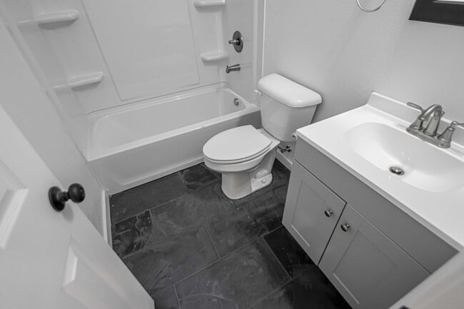 Building Photo - 214 S Park St