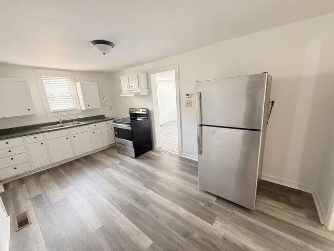 Building Photo - Charming, spacious 3-Bedroom Home in Central Columbia