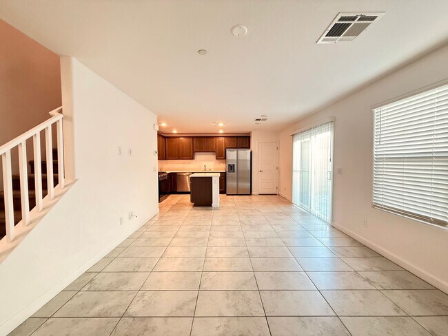 Building Photo - 3 BED 2.5 BATH 2 CAR GARAGE TOWNHOUSE w/ P...