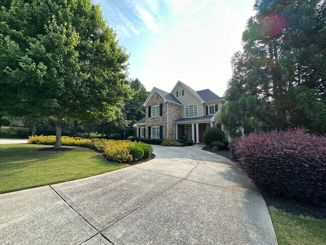Building Photo - Huge, beautiful custom 4 bedroom house in Oconee!
