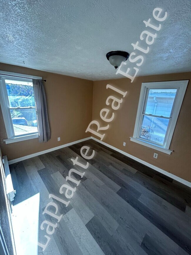 Building Photo - Charming 3-Bedroom Home with Fresh Updates in South Toledo