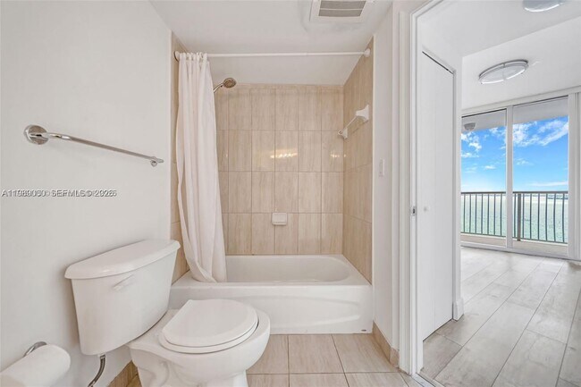 Building Photo - 1750 N Bayshore Dr