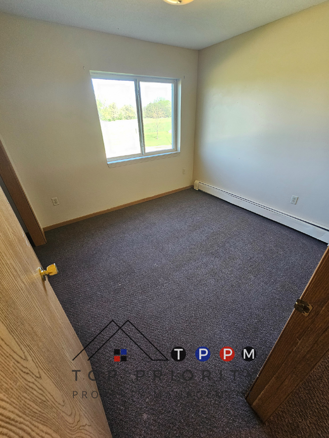 Building Photo - ** MOVE IN SPECIAL ** 2 Bedroom | 1 Bathro...