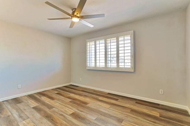 Building Photo - Spacious 6-Bedroom Pool Home Near ASU with 2-Car Garage