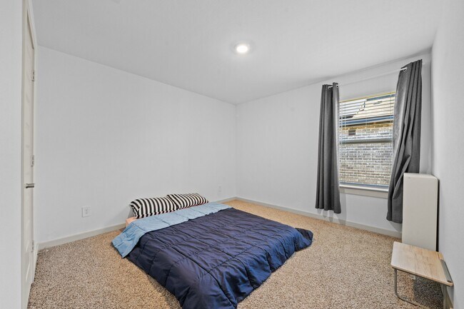 Building Photo - 30010 Reagans Rnch Dr