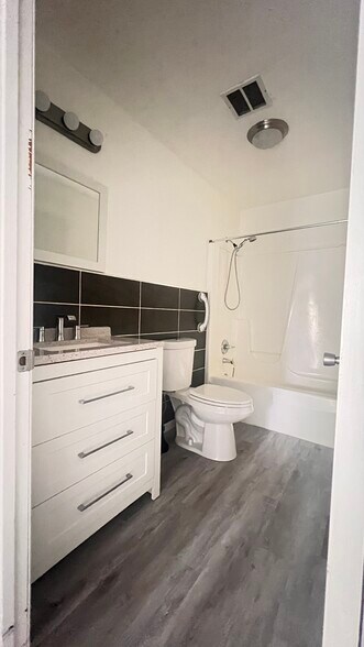 BATHROOM - 215 Bower St