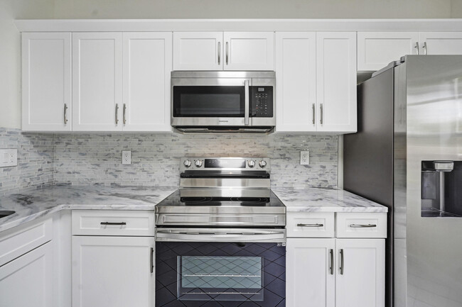 Building Photo - 6513 Via Regina